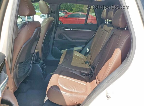 WBXHT3C38H5F87991 2017 BMW X1 Белый Вид задней части салона