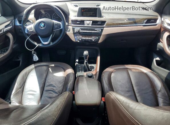 WBXHT3C38H5F87991 2017 BMW X1 Белый Вид панели приборов