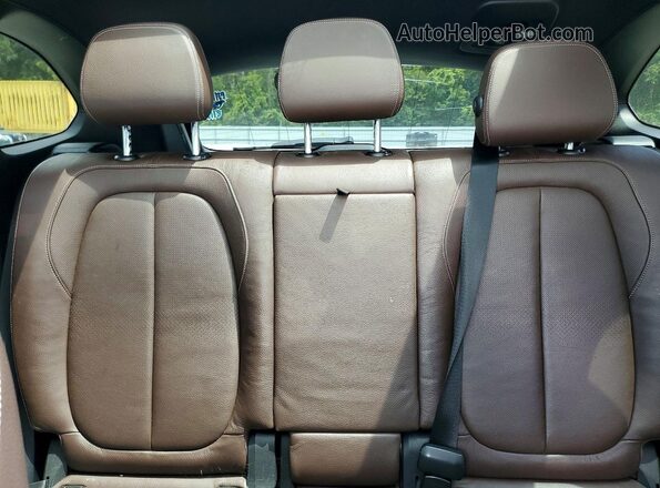 WBXHT3C38H5F87991 2017 BMW X1 Белый Вид задних сидений