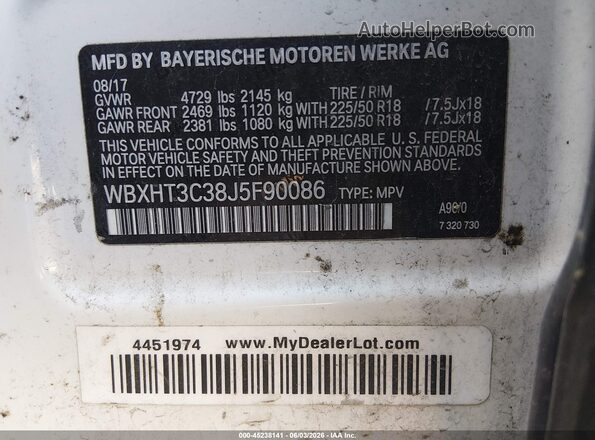 WBXHT3C38J5F90086 2018 BMW X1 White Vista del compartimento del motor