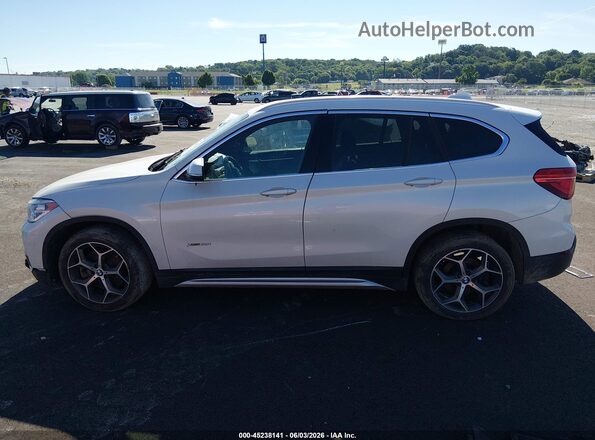WBXHT3C38J5F90086 2018 BMW X1 White Vista interior de 360 grados