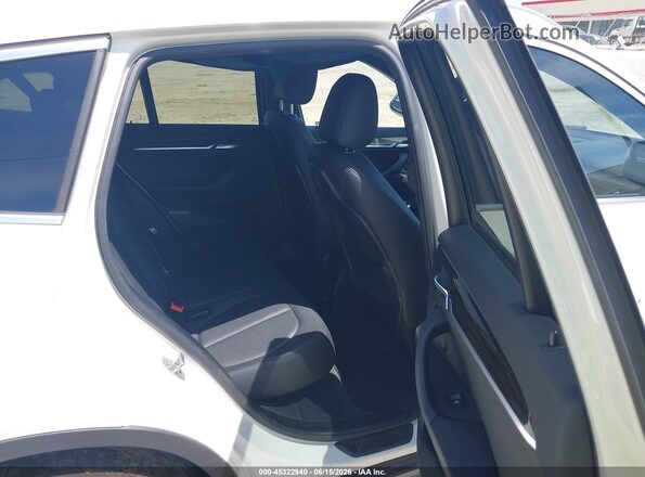 WBXHT3C39G5E52551 2016 BMW X1 Белый Вид наклейки с VIN-кодом