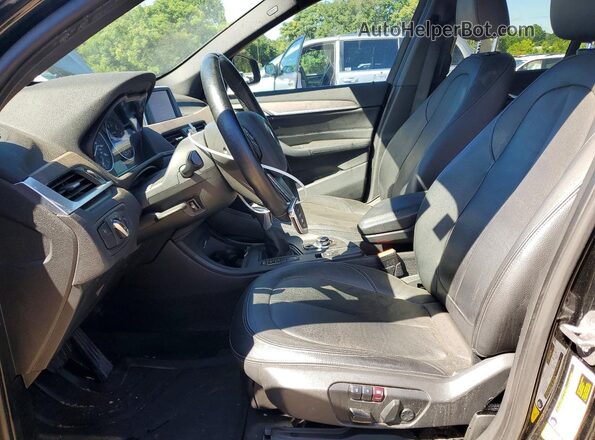 WBXHT3C39H5F67894 2017 BMW X1 Black Front interior view