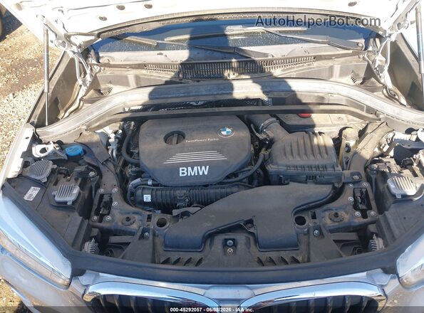 WBXHT3C39H5F69483 2017 BMW X1 Серебряный Вид сзади