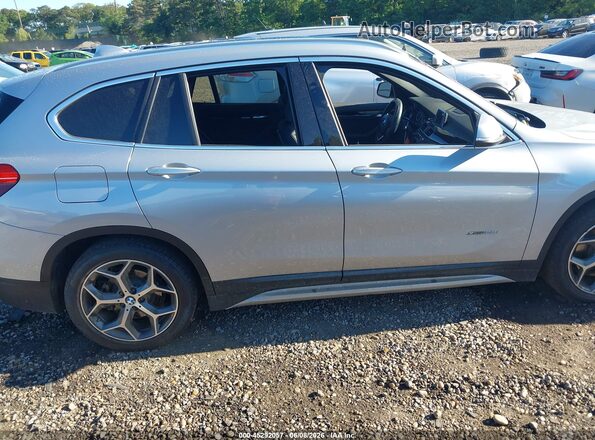 WBXHT3C39H5F69483 2017 BMW X1 Серебряный Вид задней части салона
