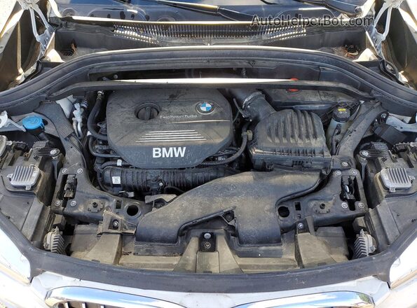 WBXHT3C39J5F88623 2018 BMW X1 White Rear interior view