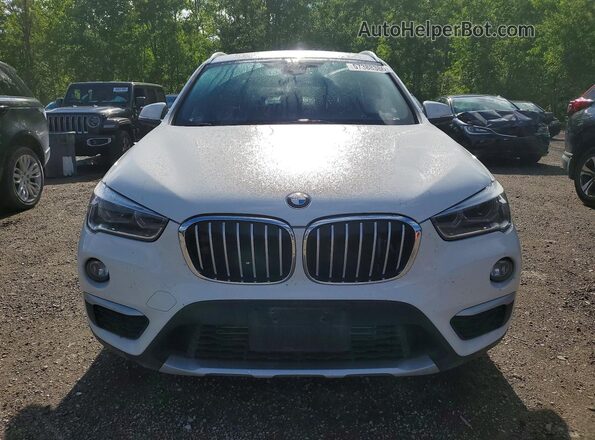 WBXHT3C39J5F88623 2018 BMW X1 White Front view