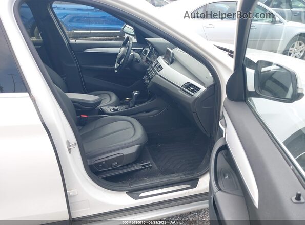 WBXHT3C39J5F92722 2018 BMW X1 White Սալոնի դիմացի տեսք