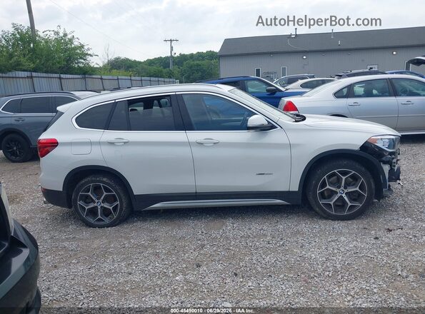 WBXHT3C39J5F92722 2018 BMW X1 White Սալոնի հետևի տեսք
