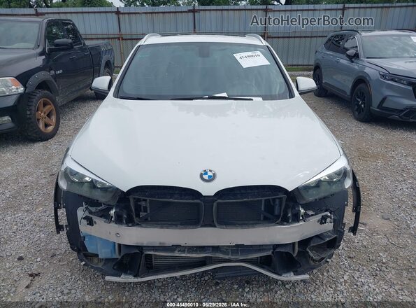 WBXHT3C39J5F92722 2018 BMW X1 White Սարքավորումների վահանակի տեսք