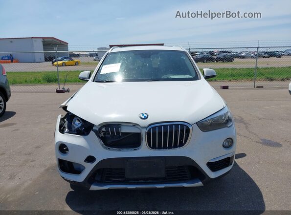 WBXHT3C39J5L31278 2018 BMW X1 White Rear interior view