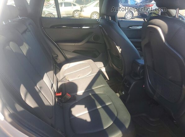WBXHT3C3XGP882672 2016 BMW X1 Серебряный Вид задней части салона