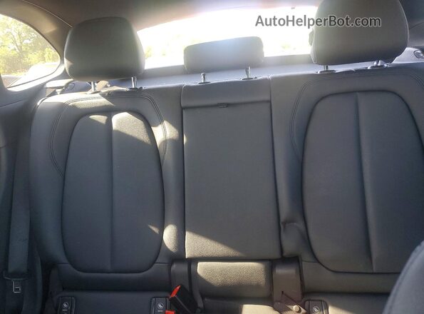 WBXHT3C3XGP882672 2016 BMW X1 Серебряный Вид задних сидений