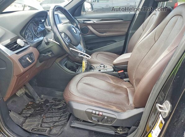 WBXHT3C3XH5F75129 2017 BMW X1 Black Front interior view