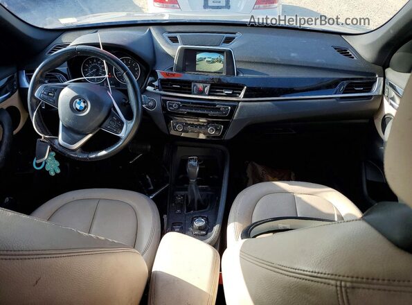 WBXHT3C3XJ5K24918 2018 BMW X1 Blue Widok deski rozdzielczej