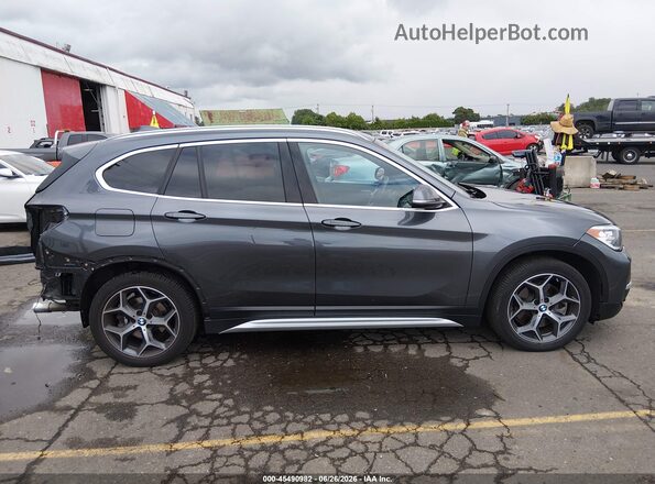 WBXHT3C51K5L89257 2019 BMW X1 Gray Սալոնի 360 աստիճան տեսք