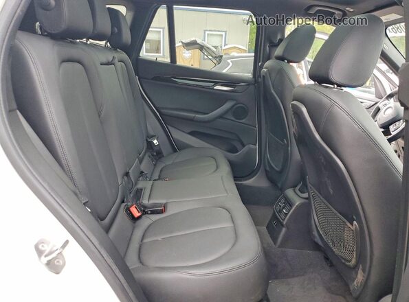 WBXHT3C51K5L90294 2019 BMW X1 White 