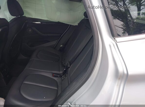 WBXHT3C52K5L91339 2019 BMW X1 Silver Widok naklejki z numerem VIN