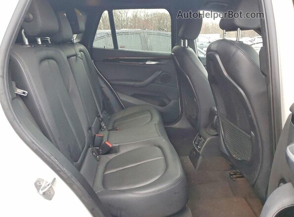 WBXHT3C53K5L36236 2019 BMW X1 White Սալոնի հետևի տեսք