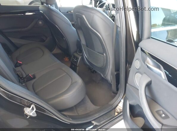 WBXHT3C58K5L36023 2019 BMW X1 Black Widok naklejki z numerem VIN