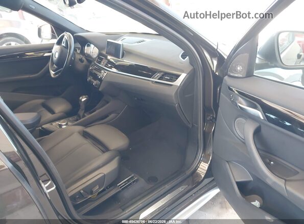 WBXHT3C58K5L36023 2019 BMW X1 Black Widok wnętrza z przodu