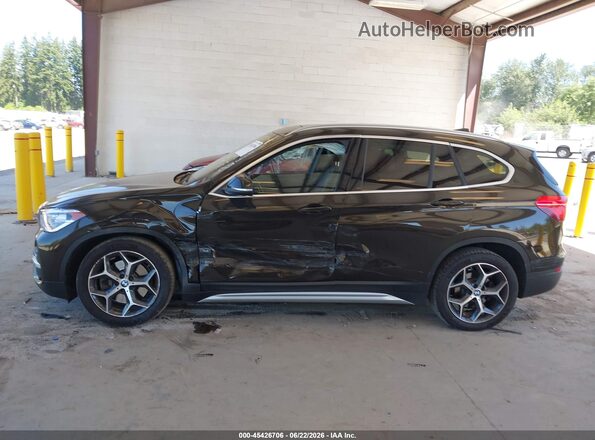 WBXHT3C58K5L36023 2019 BMW X1 Black Widok wnętrza 360 stopni