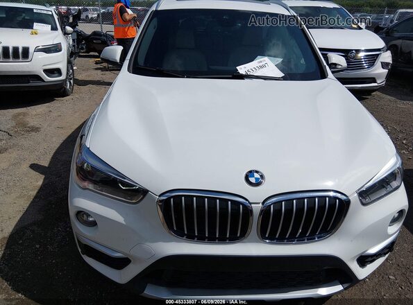 WBXHT3C59K5L37732 2019 BMW X1 White ხელსაწყოთა პანელის ხედი