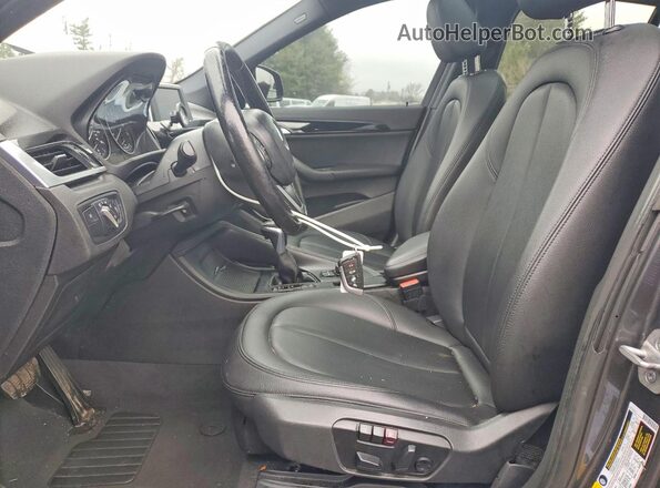 WBXHT3Z33H4A54010 2017 BMW X1 Gray Vista interior delantera