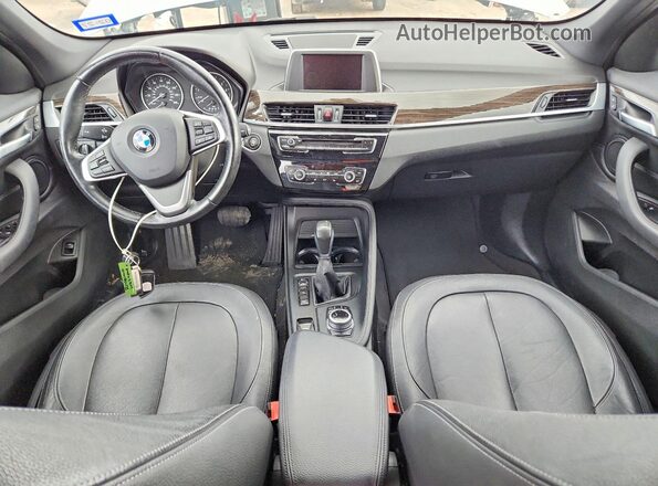 WBXHT3Z34H4A57871 2017 BMW X1 Серебряный Вид панели приборов