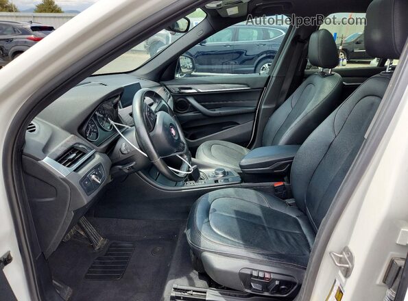 WBXHT3Z35H4A54915 2017 BMW X1 Белый Вид салона спереди