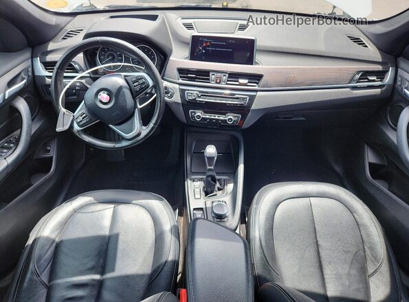 WBXHT3Z35H4A54915 2017 BMW X1 Белый Вид панели приборов