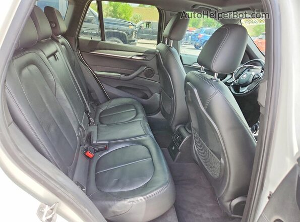 WBXHT3Z35H4A54915 2017 BMW X1 Белый Вид задней части салона