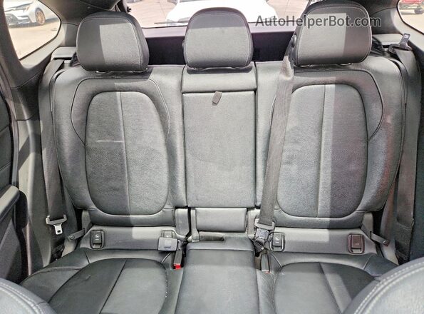 WBXHT3Z35H4A54915 2017 BMW X1 Белый Вид задних сидений