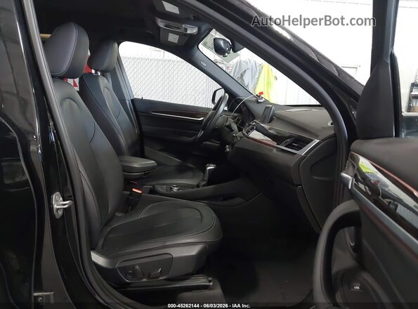 WBXHT3Z37H4A55547 2017 BMW X1 Black Front interior view