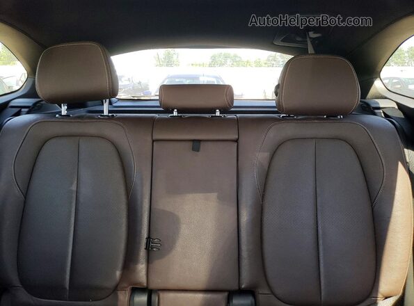 WBXHT3Z38G4A51831 2016 BMW X1 White Widok tylnych siedzeń