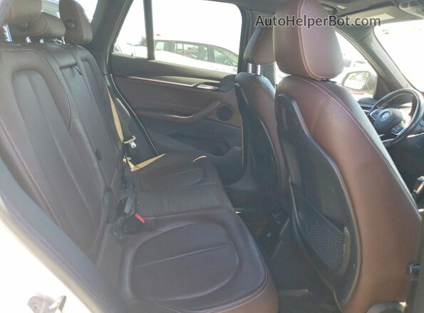 WBXHT3Z38G4A51831 2016 BMW X1 White Widok wnętrza z tyłu