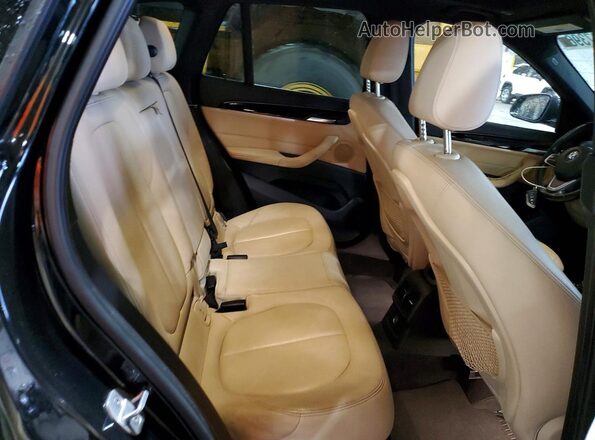 WBXHU7C31H5H36844 2017 BMW X1 Черный Вид задних сидений