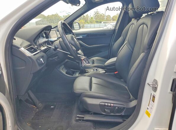 WBXHU7C31HP924751 2017 BMW X1 White 