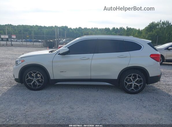 WBXHU7C32J5H40701 2018 BMW X1 White 360 interior view