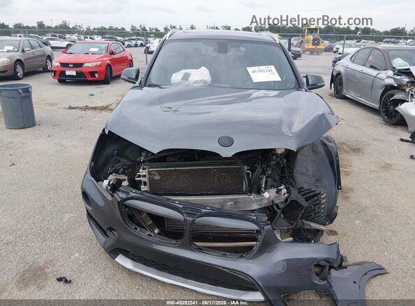 WBXHU7C35H5H34188 2017 BMW X1 Gray Սարքավորումների վահանակի տեսք