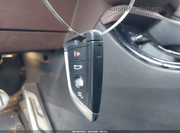 WBXHU7C37J5H41987 2018 BMW X1 White წინა პანელის ხედი