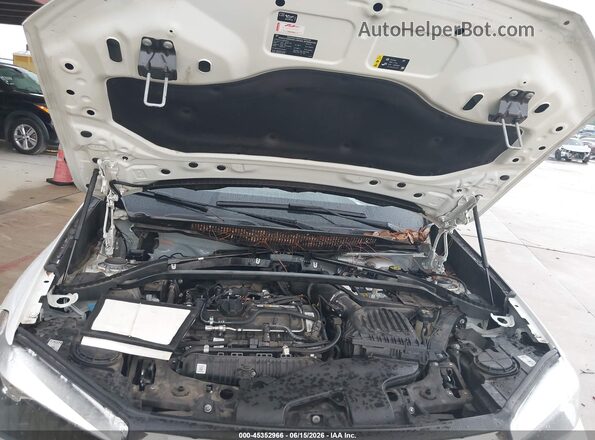 WBXHU7C38J3H43064 2018 BMW X1 White Հետևի տեսք