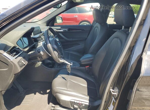 WBXHU7C50K3H46642 2019 BMW X1 Black Widok wnętrza z przodu