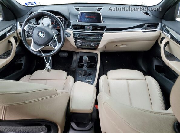 WBXHU7C55K3H44403 2019 BMW X1 White Widok deski rozdzielczej