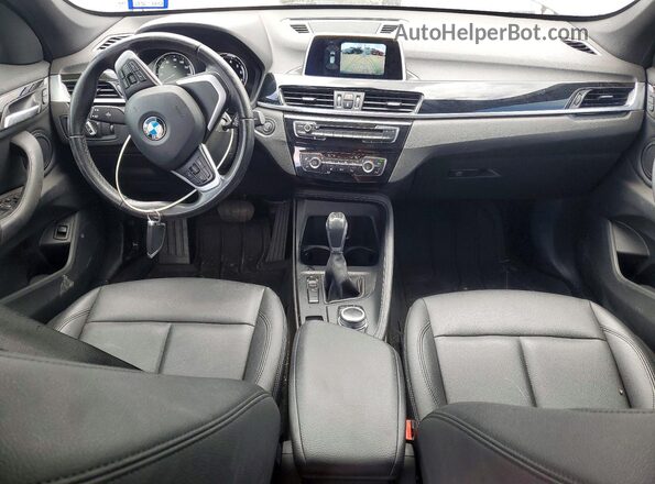 WBXHU7C57K5L12008 2019 BMW X1 Gray Առջևի վահանակի տեսք