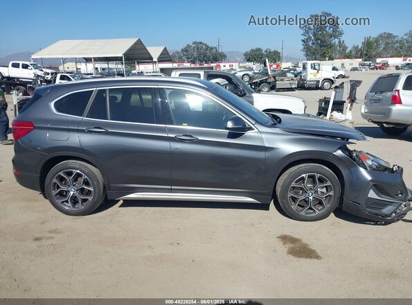 WBXJG7C00M5U22978 2021 BMW X1 Gray Vista interior trasera