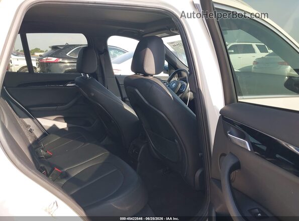 WBXJG7C04L3L81684 2020 BMW X1 White Widok naklejki z numerem VIN