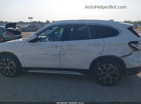WBXJG7C04L3L81684 2020 BMW X1 White Widok wnętrza 360 stopni