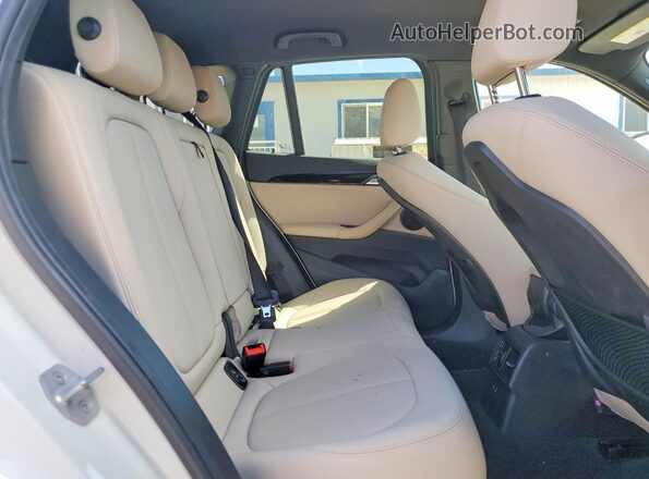 WBXJG7C04L5P60611 2020 BMW X1 White Սալոնի հետևի տեսք