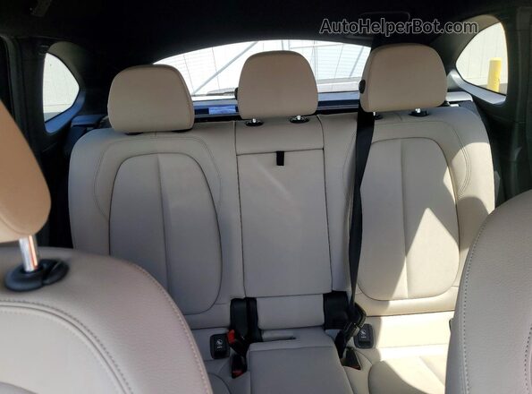 WBXJG7C04L5P60611 2020 BMW X1 White Հետևի նստատեղերի տեսք
